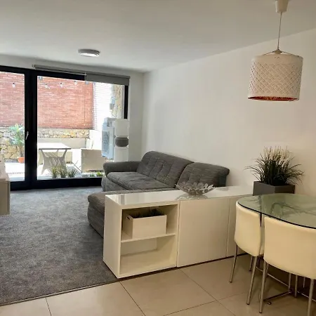 Emifuered Apartment
